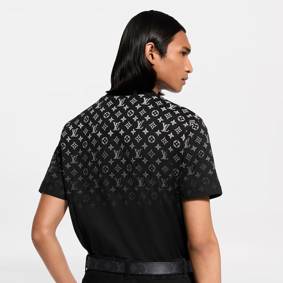 Rückansicht: Schwarzes Baumwoll-T-Shirt mit Allover-Monogramm-Print