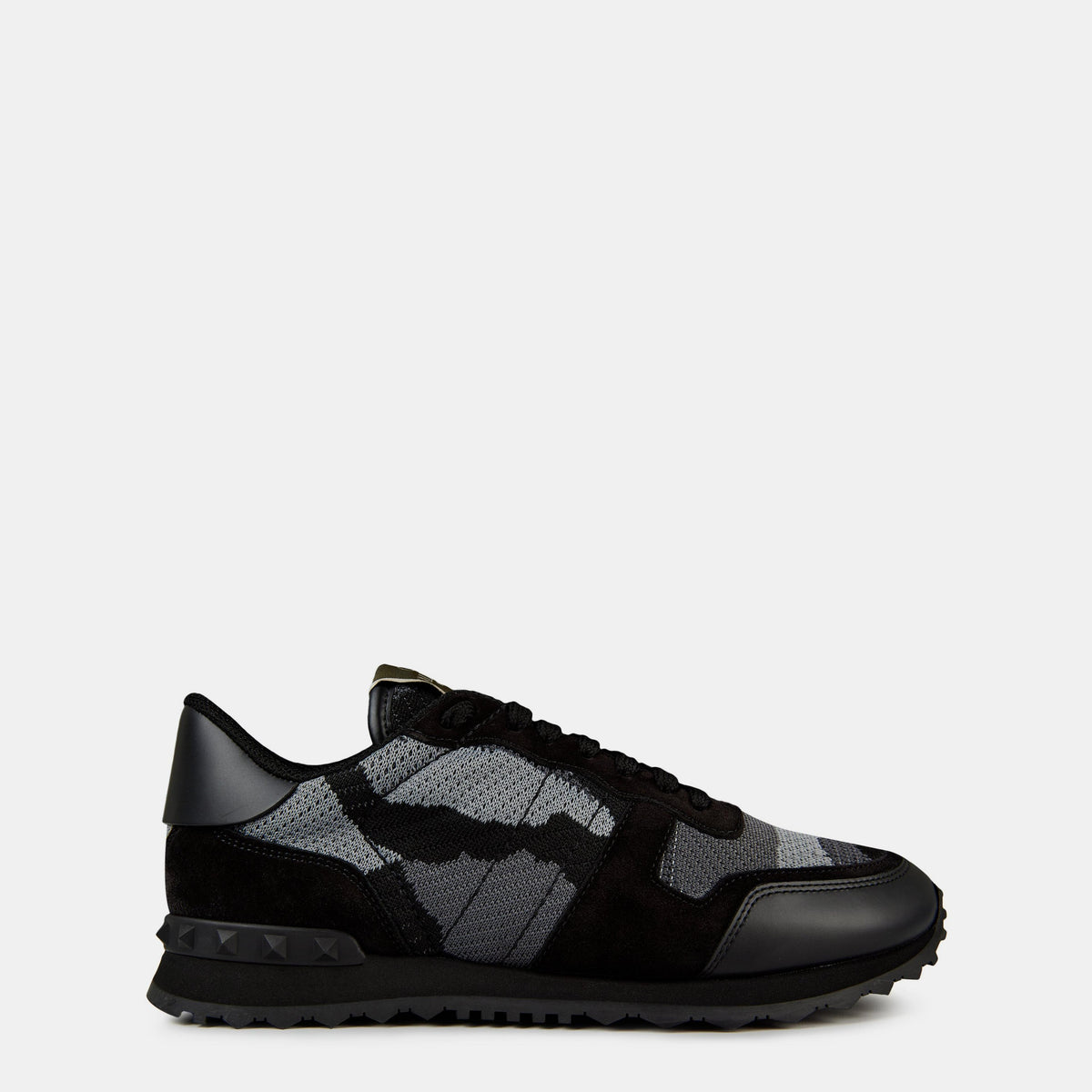 Schwarz-weiße Mesh-Camouflage Rockrunner Sneaker mit Schnürung und dicker Profilsohle