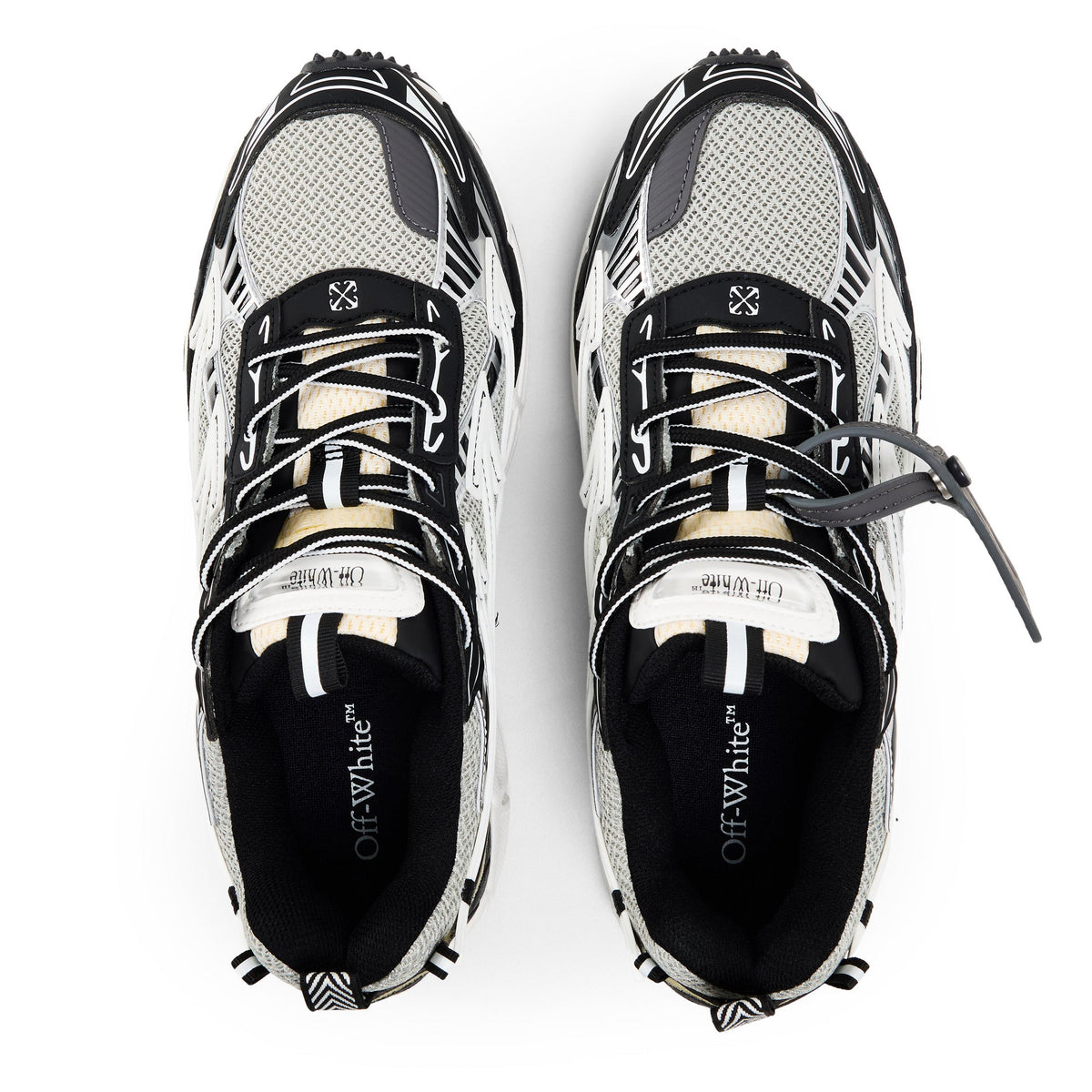 Retro-Sneaker Paar: Weiß/graues Mesh mit schwarzem Rand, Schnürung, starkes Profil