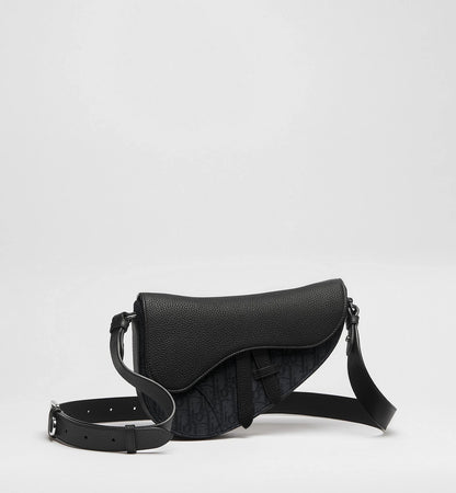 Dior Saddle Bag, schwarze strukturierte Lederoptik mit Magnet-Deckel und kurzem Schulterriemen