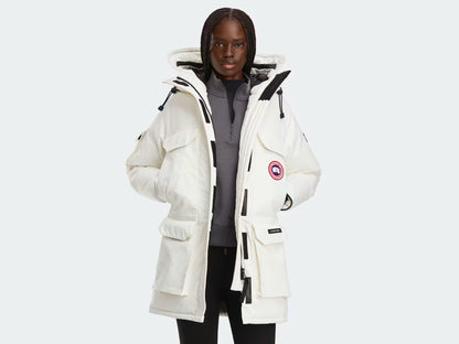 Expedition Parka femme blanc cassé à capuche, fermeture zippée, poches cargo sur manches
