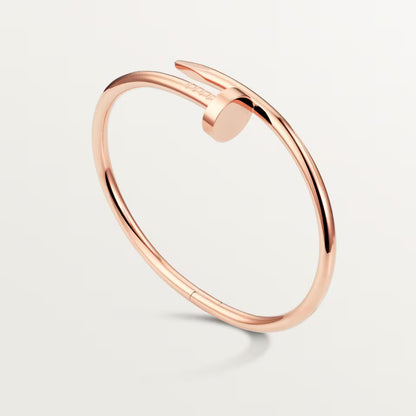Bracelet jonc clou en or rosé, vue de côté avec motif clou