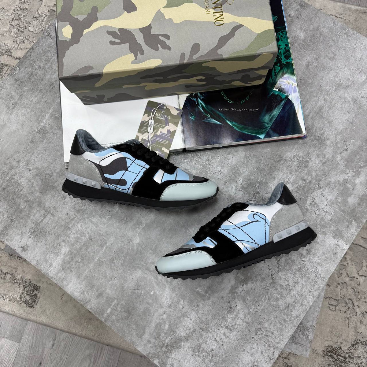 Black and blue Rockrunner sneakers with white accents, lace-up low tops