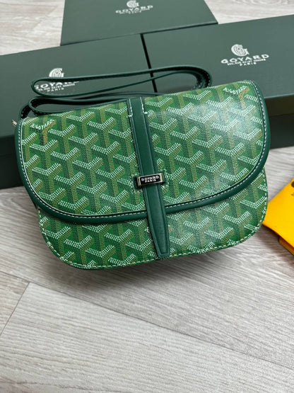 Gyard man bag in green with crossbody strap and front flap