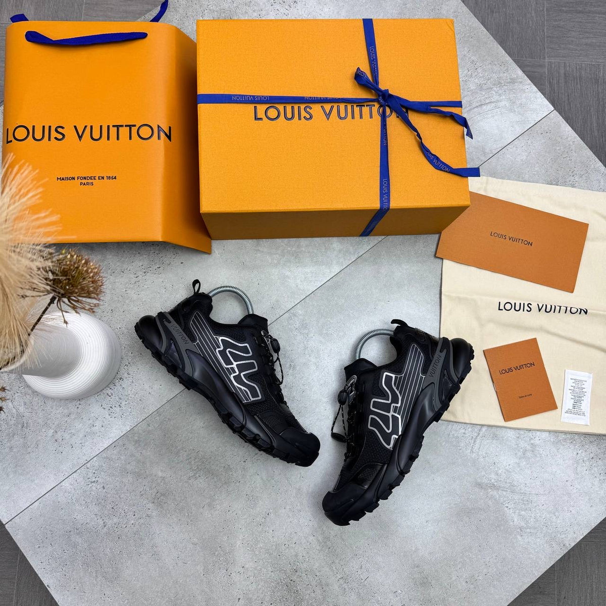 Black 4LV trainer sneakers with grey 4LV logo, lace-up style.