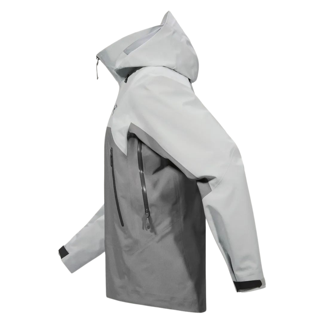 Arc T-rex jacket in Weiß, seitliche Eingrifftaschen, Ärmelbündchen, hoher Kragen.