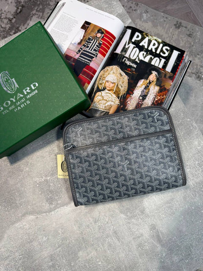 Gyard Seńat gray monogram zip pouch with front pocket