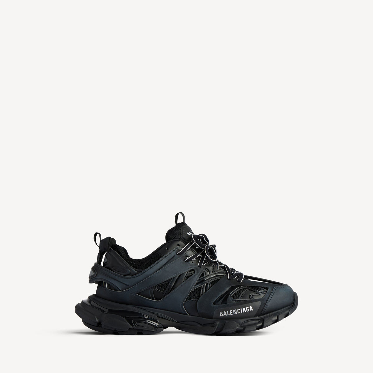 Men's track sneaker in black with chunky sole and lace-up design