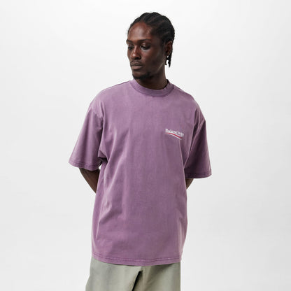 Lilac T-shirt with chest logo, relaxed fit worn by model