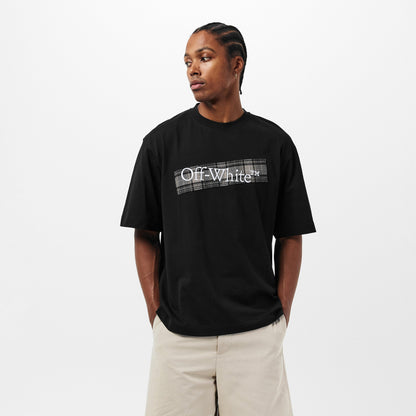 Black men’s Off-White T-shirt with chest logo, worn with light shorts
