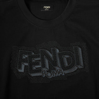 FF Pop T‑Shirt, schwarzer Rundhalsausschnitt, „FENDI ROMA“ Logo im Detail