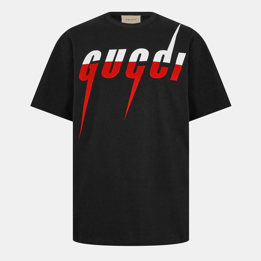 Schwarzes T-Shirt mit „gucci!“ Print in Weiß und Rot