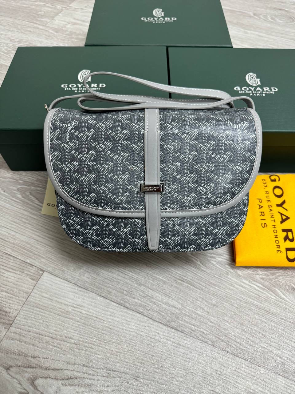 Gyard man bag in light grey with crossbody strap and front flap