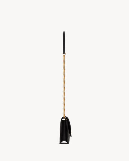 Portefeuille pochette noir à chaîne avec passant cuir et pompon