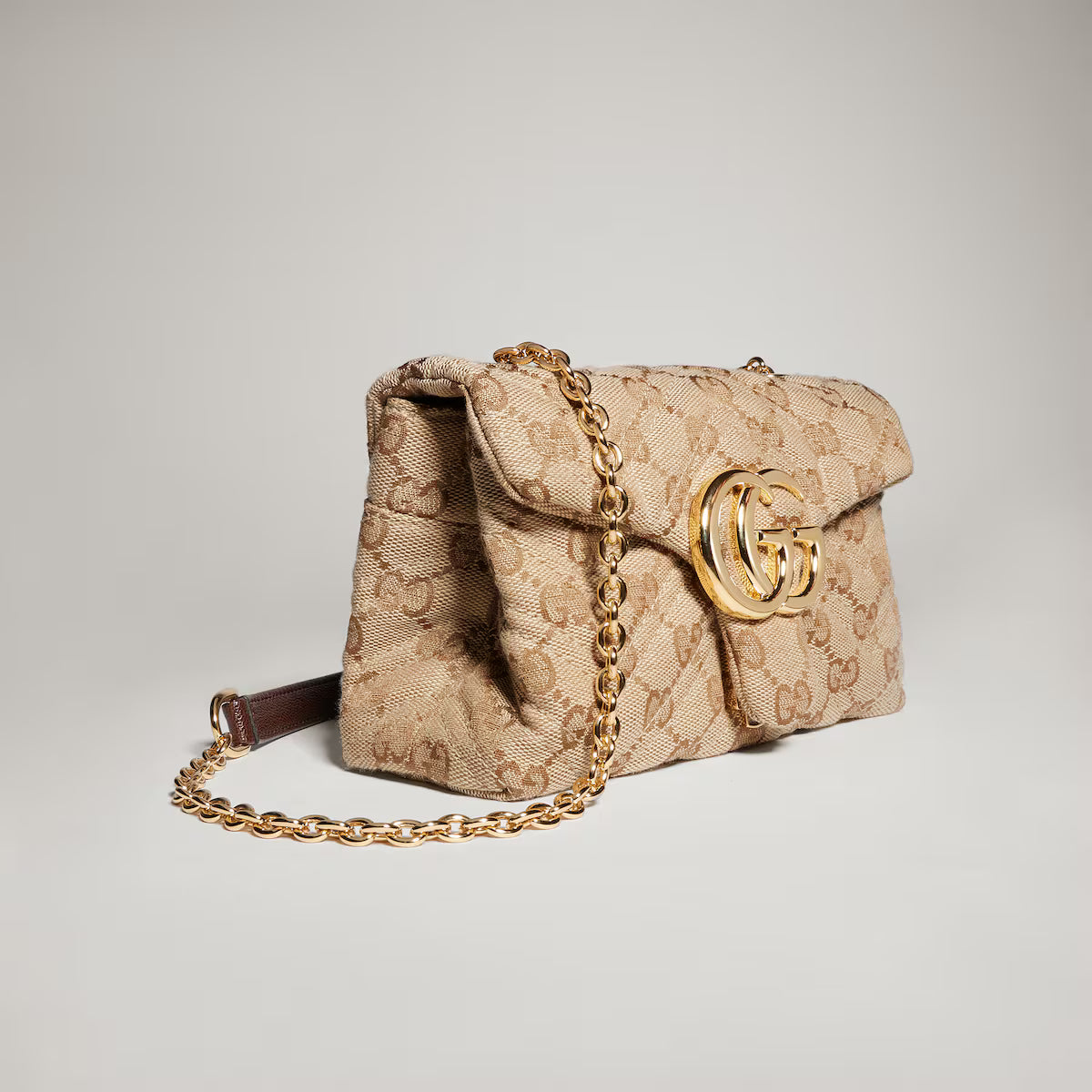 Beige GG Marmont mini shoulder bag with monogram pattern, gold Double-G clasp and shoulder chain