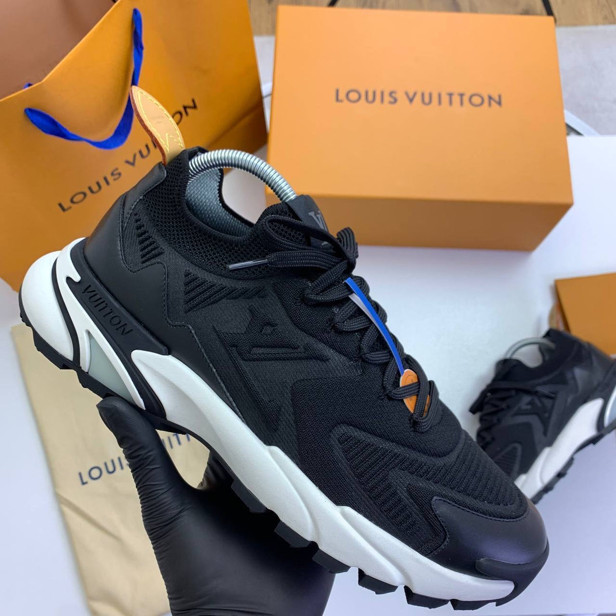 Trainer sneaker, dark navy knit, lace-up with textured panels and chunky white sole