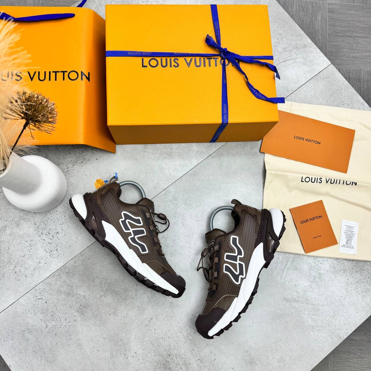 Dark brown 4LV trainer sneakers with white 4LV logo, lace-up style.