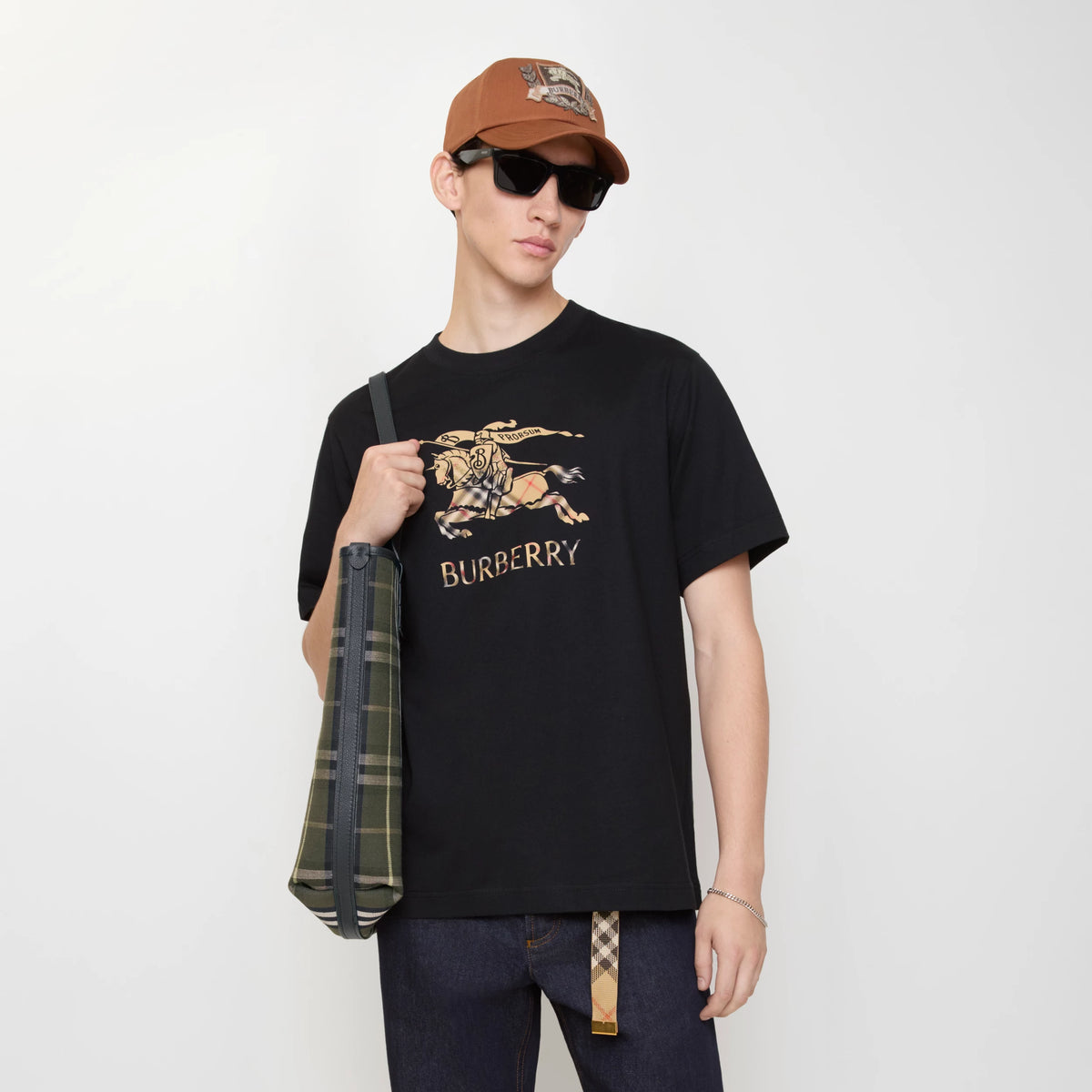 Black cotton T-shirt with large front Burberry horse logo graphic, short sleeves