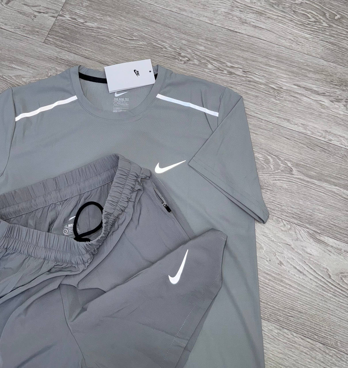 Grey Nike running T-shirt and shorts set, short sleeves and elastic-waist shorts