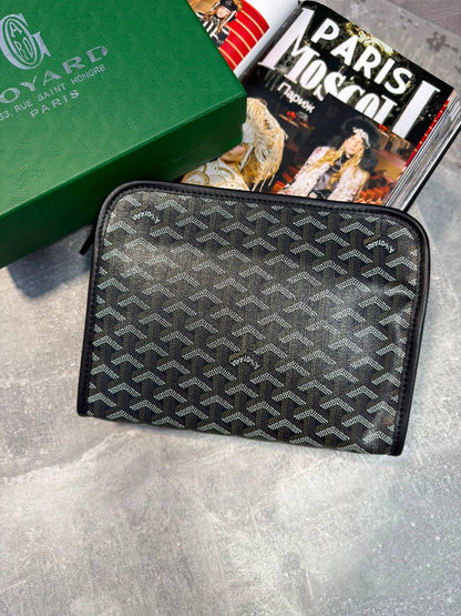 Gyard Seńat zip pouch in black and gray monogram pattern