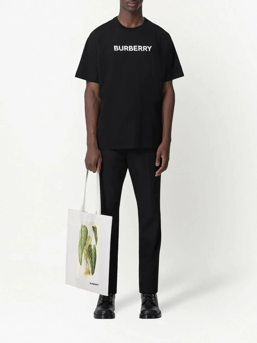 Burberry Harriston logo T-shirt in black on model, straight fit, short sleeves