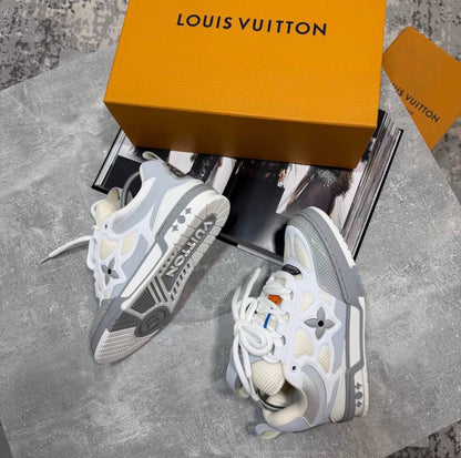 White skate sneakers with gray sole, beige laces, logo flower emblems and tread