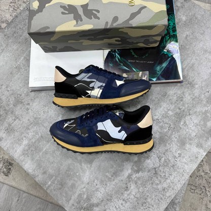 Navy Rockrunner sneakers with white panels and yellow outsole, lace-up low tops