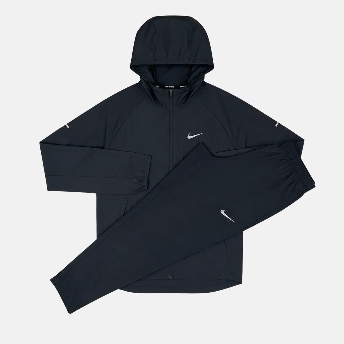 Nike Miler Repel hooded jacket and jogger pants set, black (flat lay)