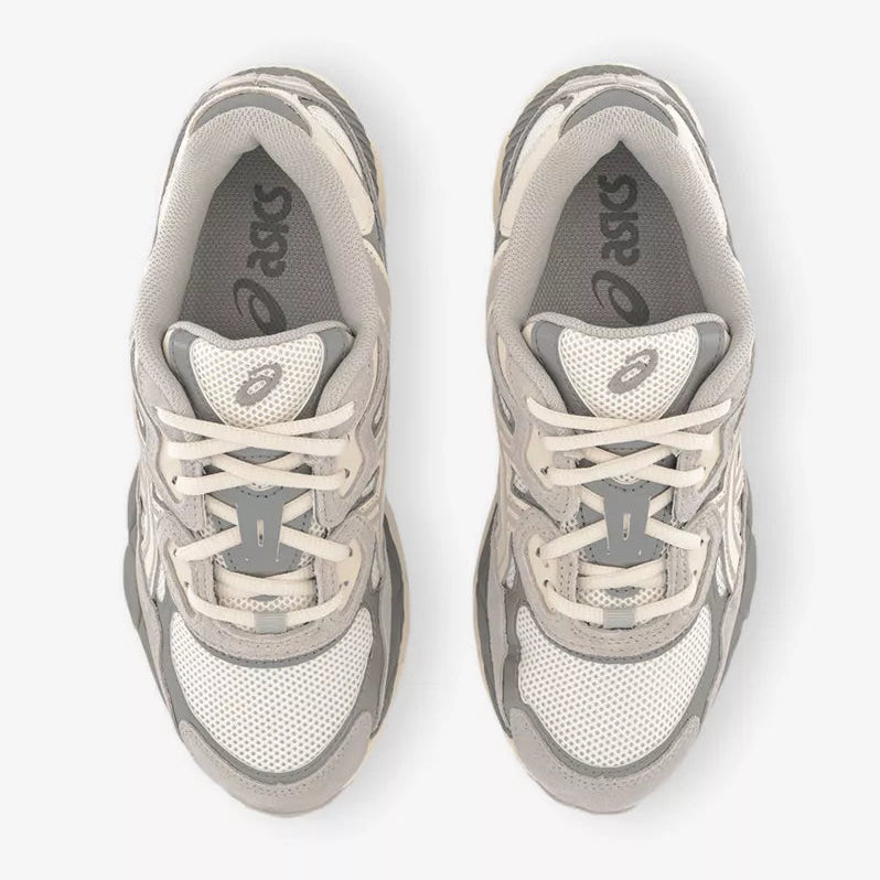 ASICS Gel-NYC Sneaker „Oyster Grey“, Detailansicht von Schuhkragen und Schnürung