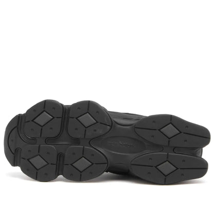 NB 9060 outsole, dark rubber traction tread with geometric pattern