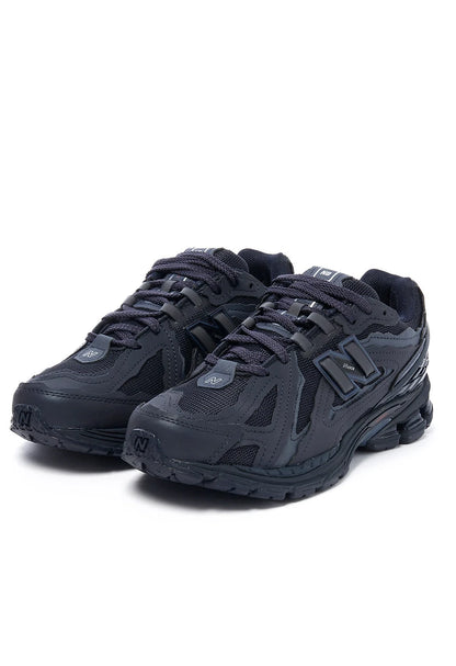 Lace-up NB Eclipse Navy sneakers with cushioned midsole and padded tongue