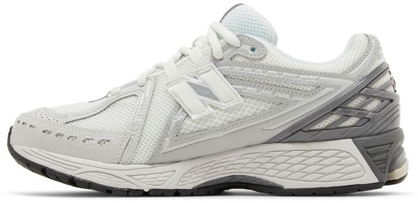 NB 1906R Sneaker seitlich, weiß/grau, mit N-Logo und gepolsterter Sohle