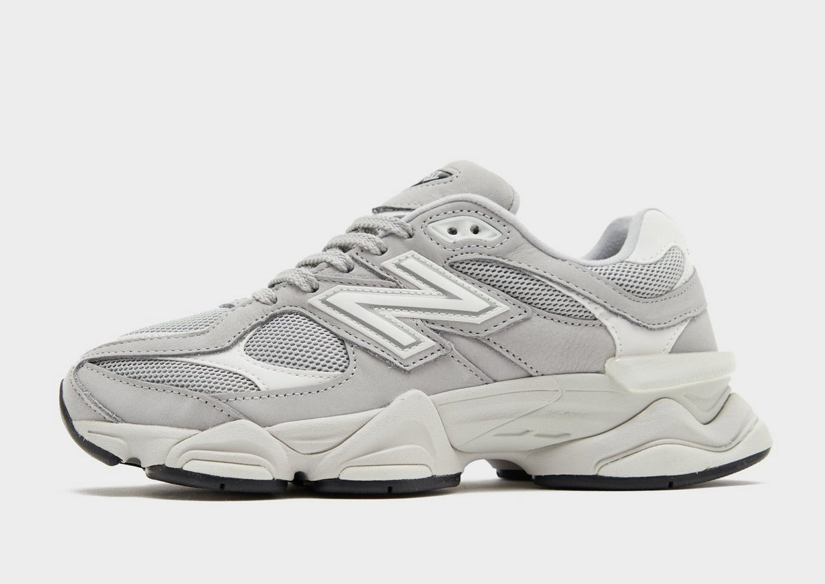 NB 9060 Damensneaker grau, seitliche Ansicht mit N-Überzügen und dicker Chunky-Sohle