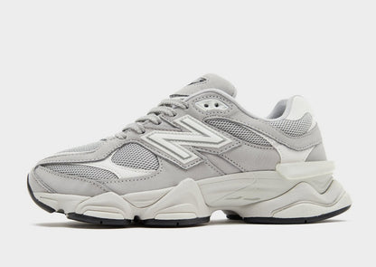 NB 9060 Damensneaker grau, seitliche Ansicht mit N-Überzügen und dicker Chunky-Sohle