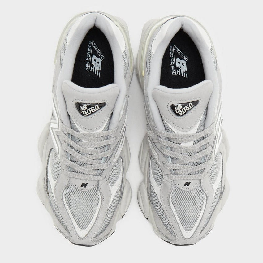 NB 9060 Damensneaker grau, Innenansicht mit gepolsterter Ferse und NB-Branding
