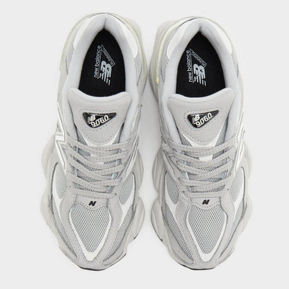 NB 9060 Damensneaker grau, Innenansicht mit gepolsterter Ferse und NB-Branding