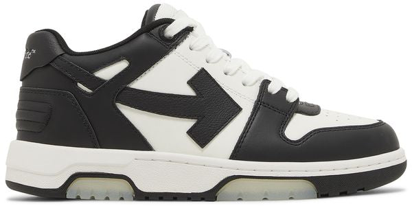 Panda Low Sneaker mit großer Logo-Applikation, weißer Oberteilbereich, schwarze Einsätze