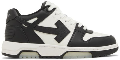 Panda Low Sneaker mit großer Logo-Applikation, weißer Oberteilbereich, schwarze Einsätze