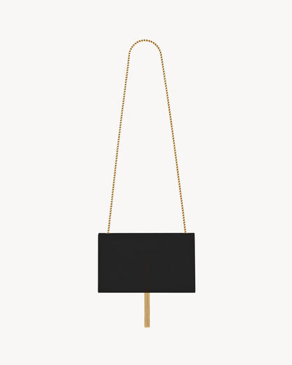 Sac KATE moyen cuir noir gaufré, bandoulière chaîne, frange pendante dorée