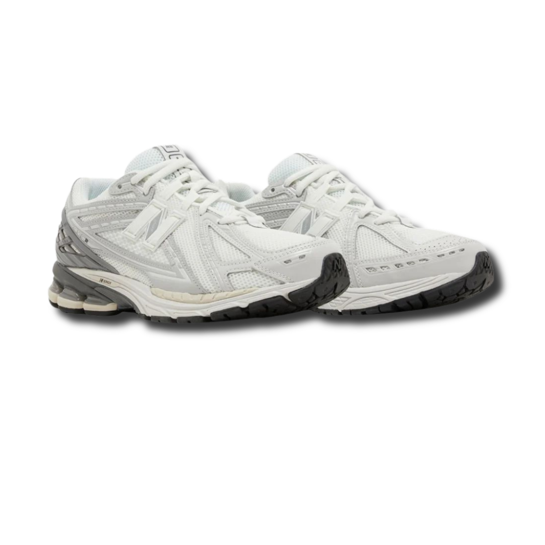 NB 1906R Sneaker weiß mit Schnürung, Mesh-Obermaterial und hellgrauen Akzenten