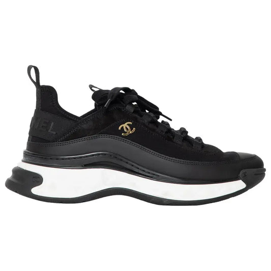 Chanel Wildleder Sneaker, schwarz, Schnürsenkel, dicke Sohle mit Kontrastkante