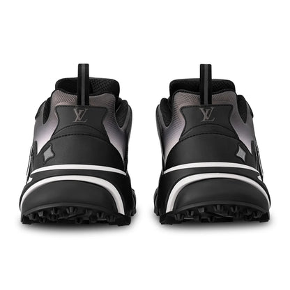 LVE Runner Tatic Trainer, Rückansicht: schwarz Sneaker mit Prägungslogo