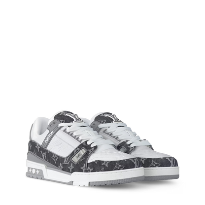 LVE trainer Grey/White, low-top lace-up sneaker with dark patterned overlays