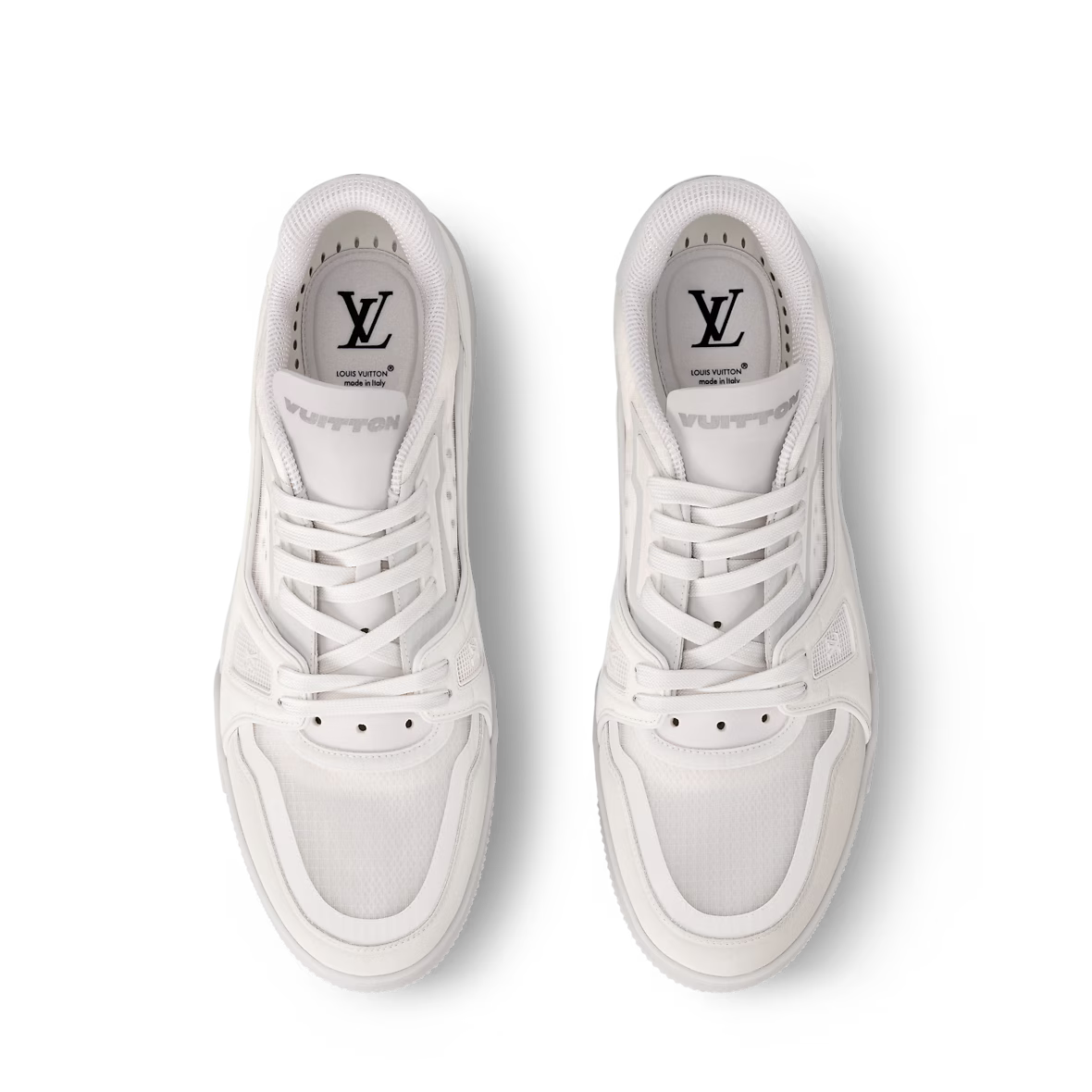 LV Trainer Sneaker, weißes Mesh mit Schnürung und Logo im Fersenbereich