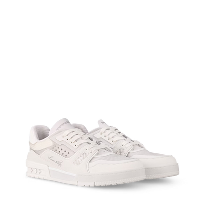 LV Trainer Sneaker, weiß, mit Schnürsenkeln und gelochtem Seitenbereich