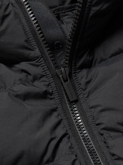 Schwarzer Reißverschluss an Crofton Steppweste, Zipper und Naht im Detail